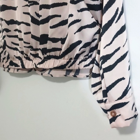 MOA MOA shirt. Pullover w/ button front, zebra print. Whimsy. Corpcore. Medium. - Picture 6 of 14